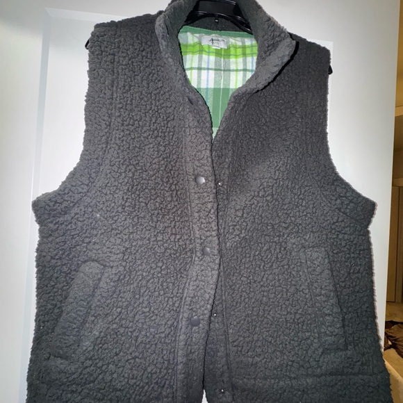 Gray Sherpa Vest - Picture 1 of 2